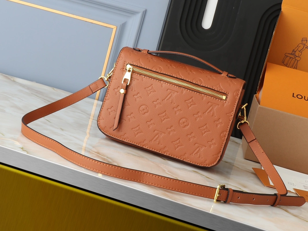 DailyWear 2616 Louis Vuitton AAA Quality Messenger Bags For Women