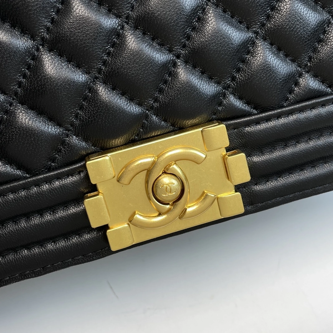 DailyWear 5001 Chanel AAA Quality Messenger Bags For Women - Image 5