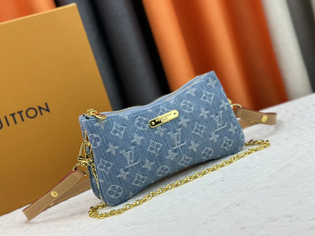 DailyWear 6677 Louis Vuitton AAA Quality Messenger Bags For Women