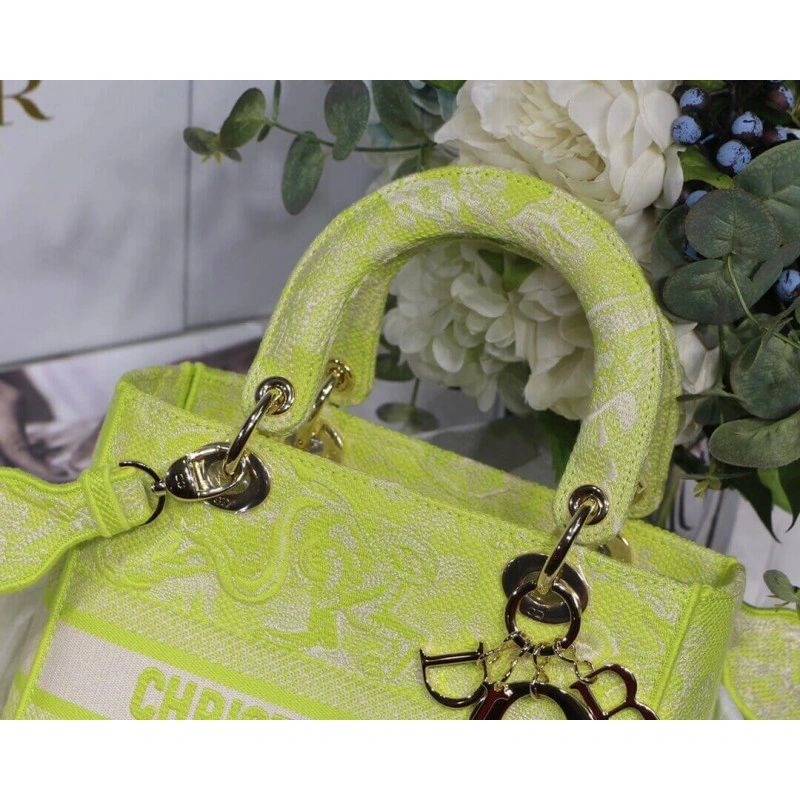 The bag m Dior Medium Lady D-Lite Bag Lime Toile de Jouy Reverse Embroidery - Image 7