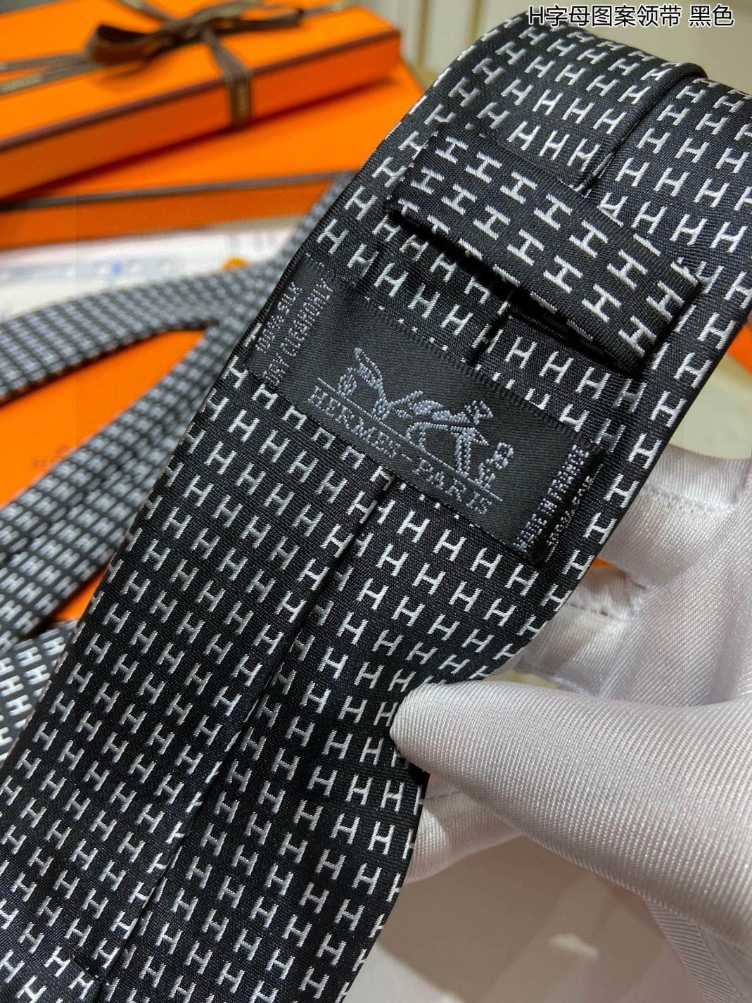 Durable 8154 Hermes Necktie - Image 6