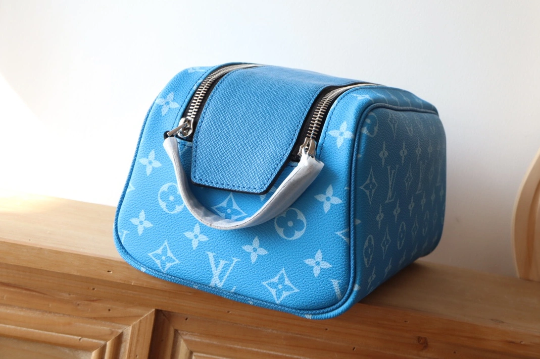 Durable 8368 Louis Vuitton AAA Quality Handbags For Women - Image 3