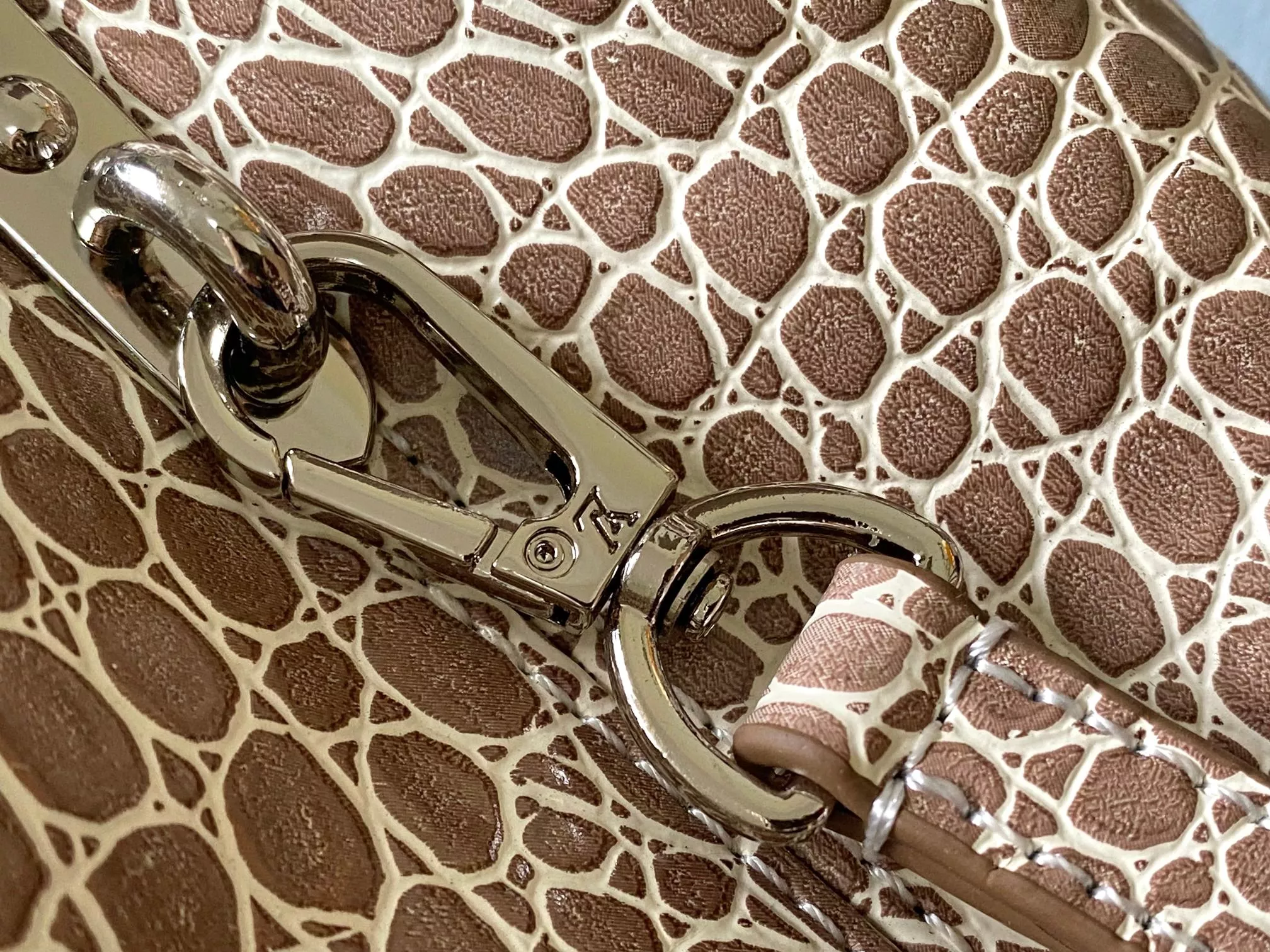 EasyMatch 3436 Louis Vuitton AAA Quality Messenger Bags For Women - Image 6