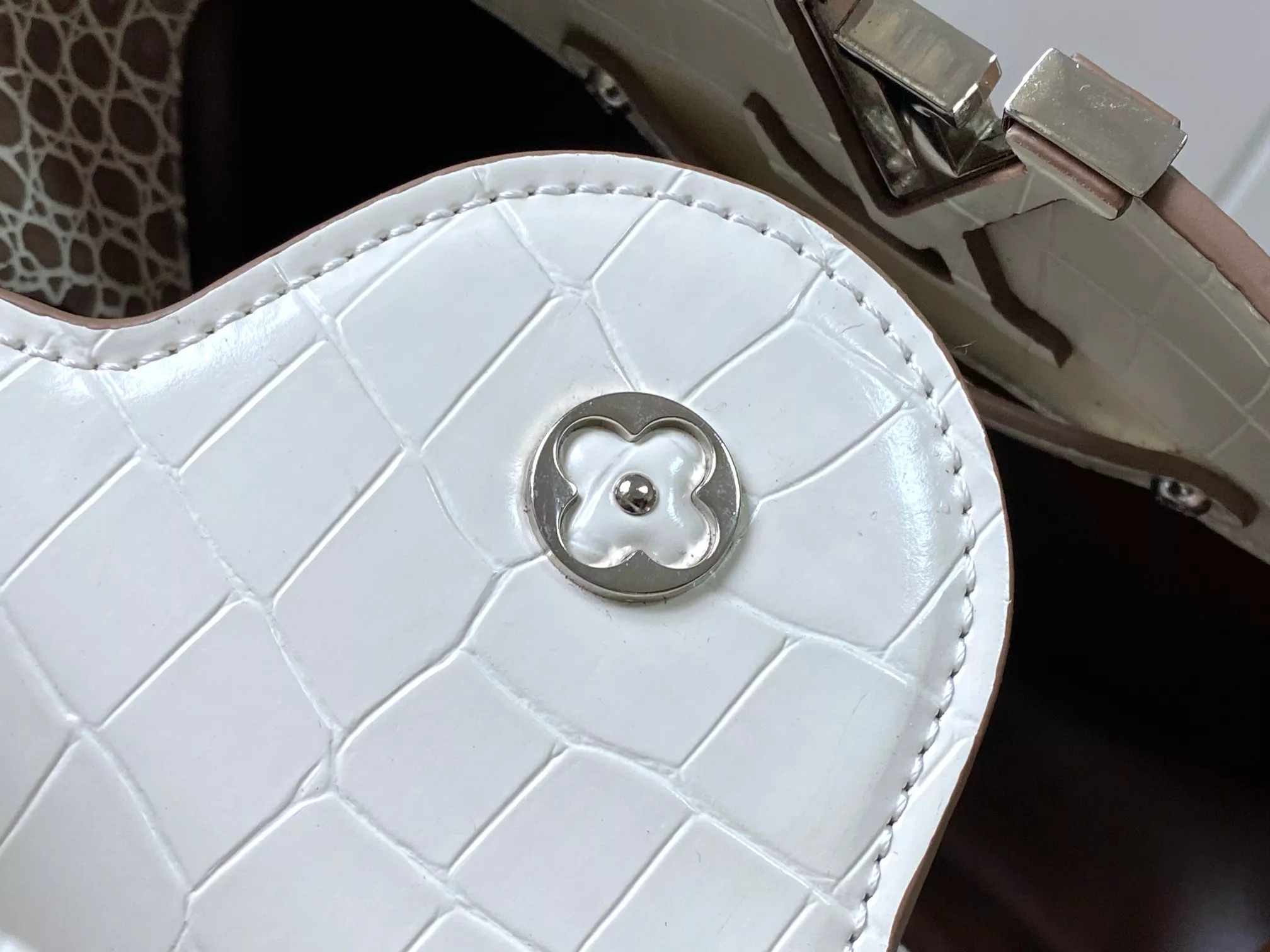 EasyMatch 3436 Louis Vuitton AAA Quality Messenger Bags For Women - Image 8