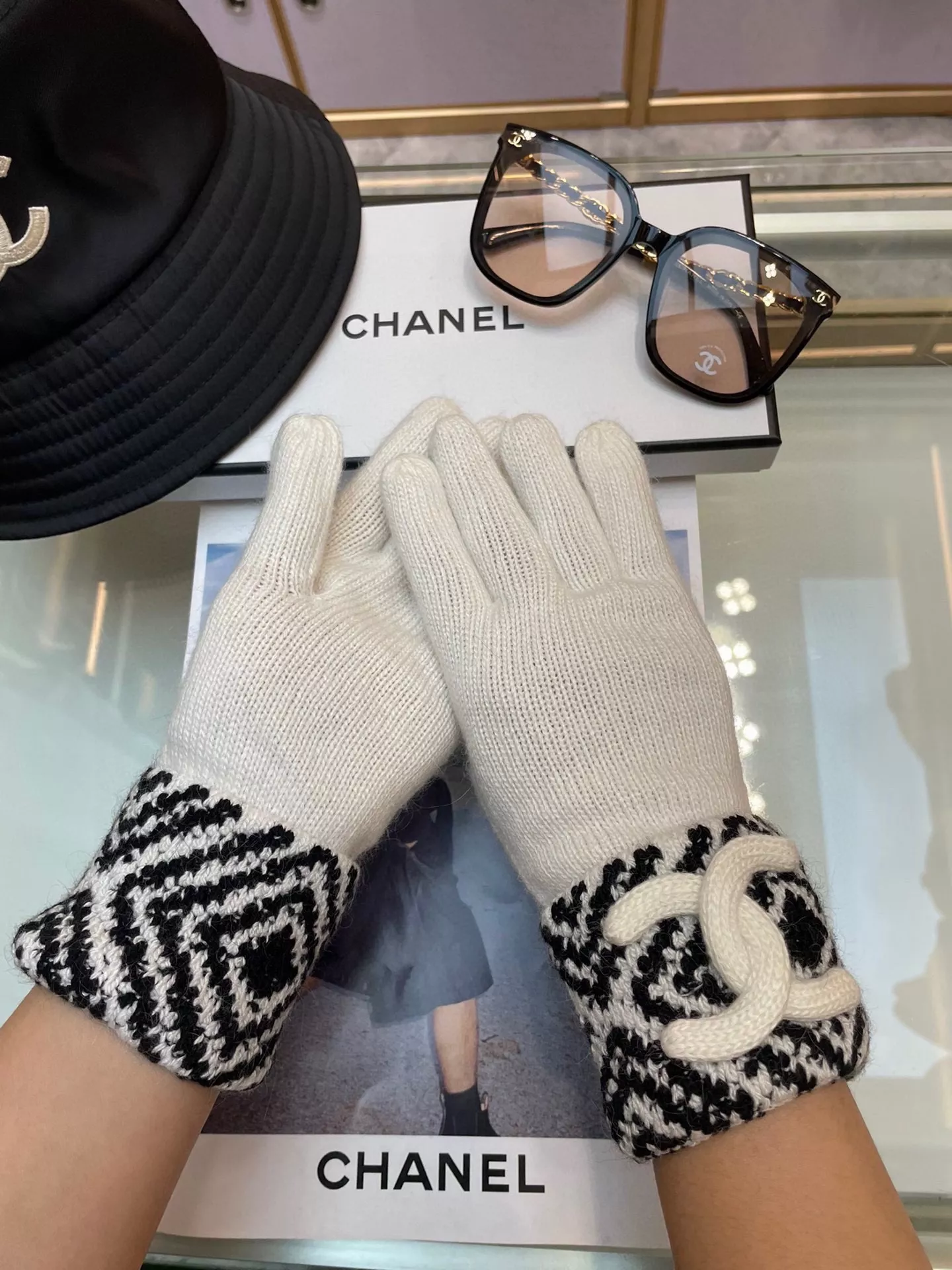 EasyMatch 6290 Chanel Gloves - Image 5