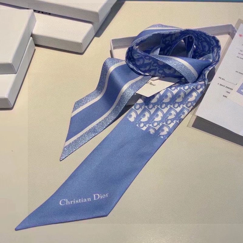 EasyMatch 8829 Dior Mitzah Twill 30 Montaigne Houndstooth Motif Silk Blue - Image 3