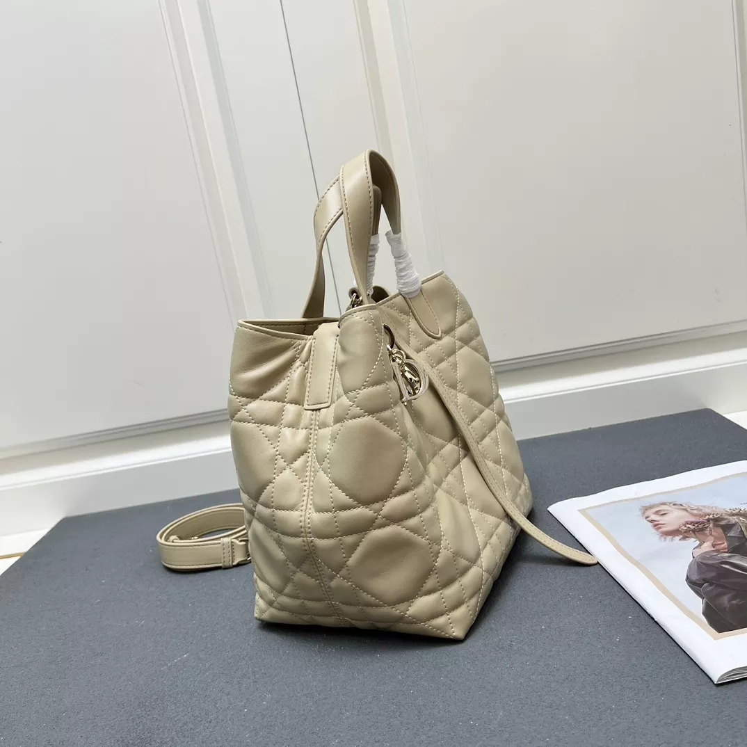 Efficient 2661 Christian Dior AAA Quality Handbags For Women - Image 5
