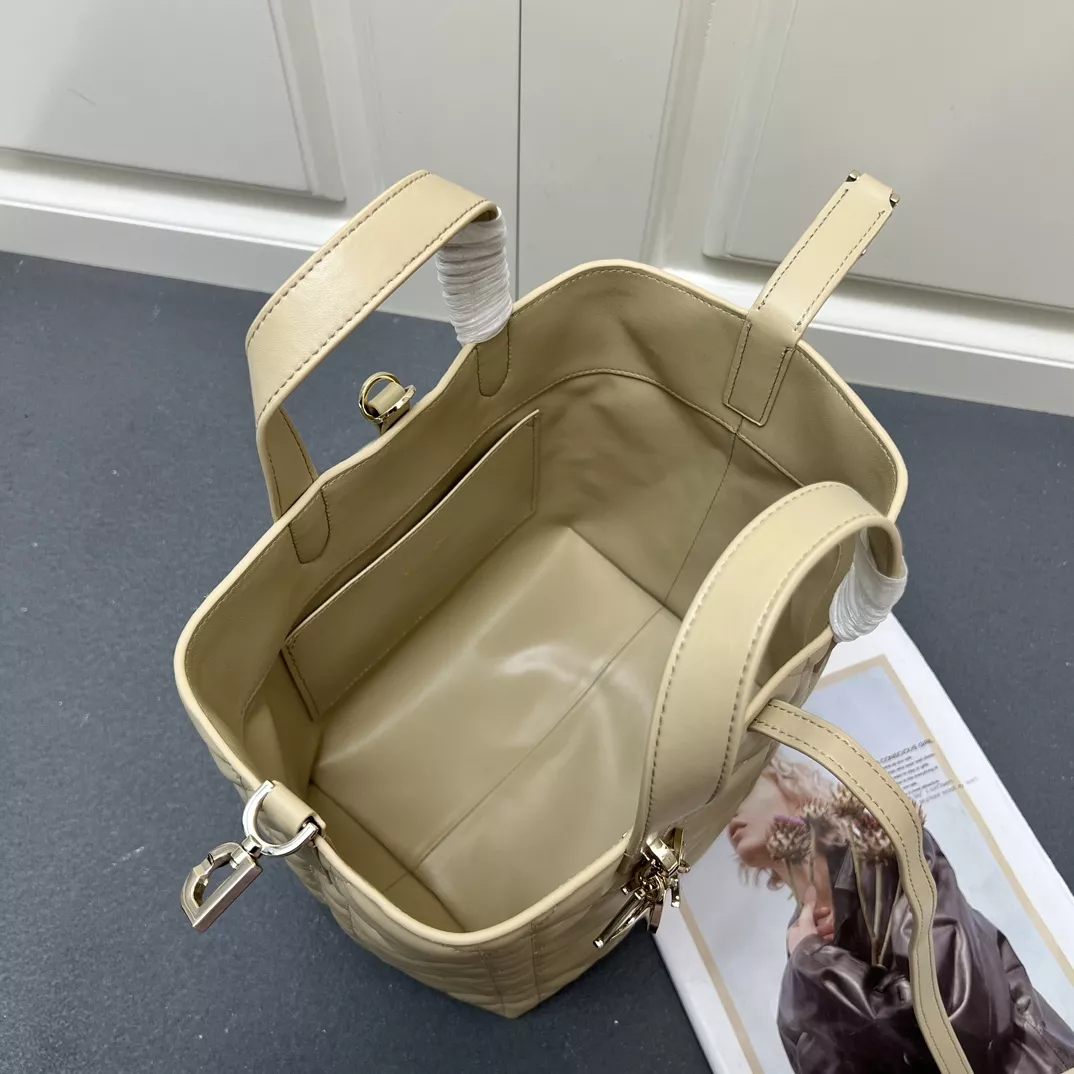 Efficient 2661 Christian Dior AAA Quality Handbags For Women - Image 8