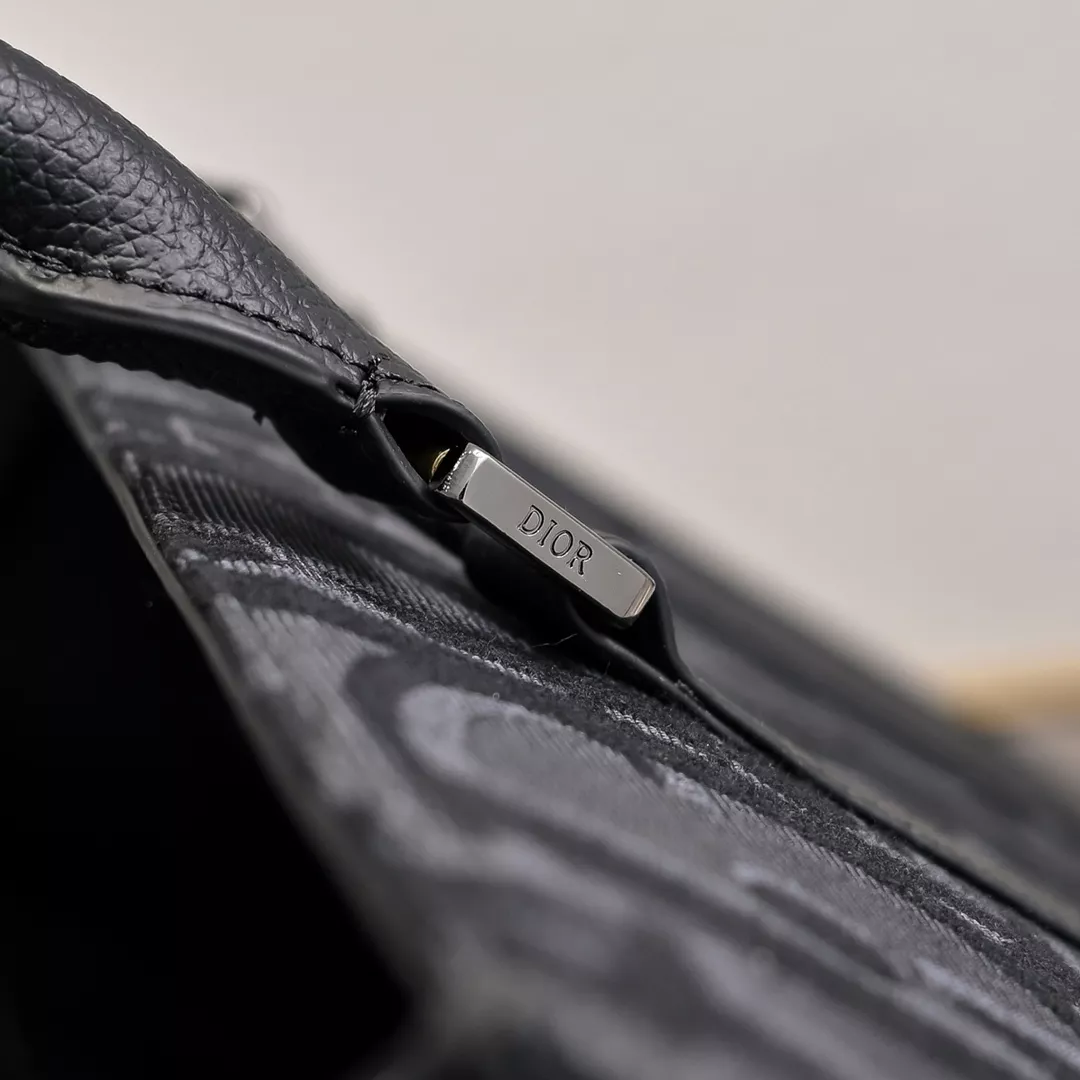 Efficient 372 Christian Dior AAA Man Handbags - Image 6