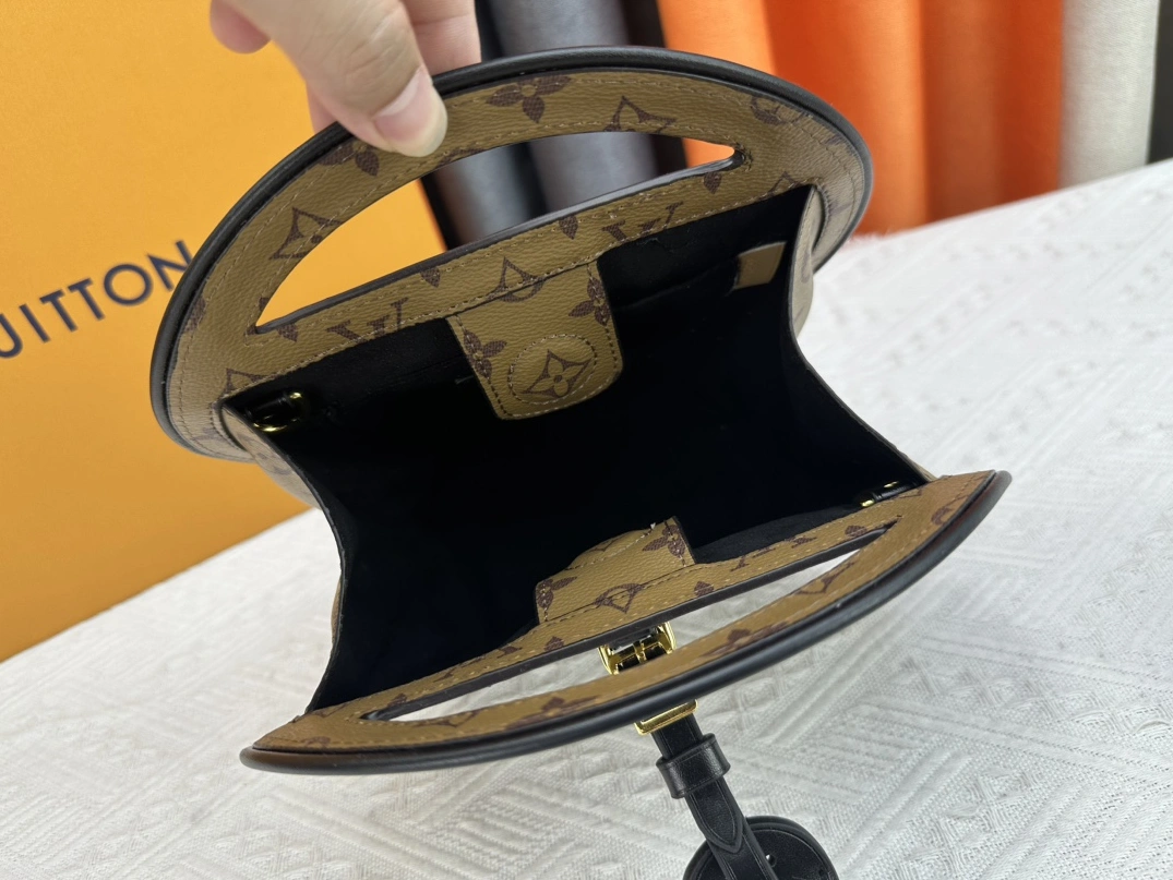 Efficient 6596 Louis Vuitton AAA Quality Messenger Bags For Women - Image 8