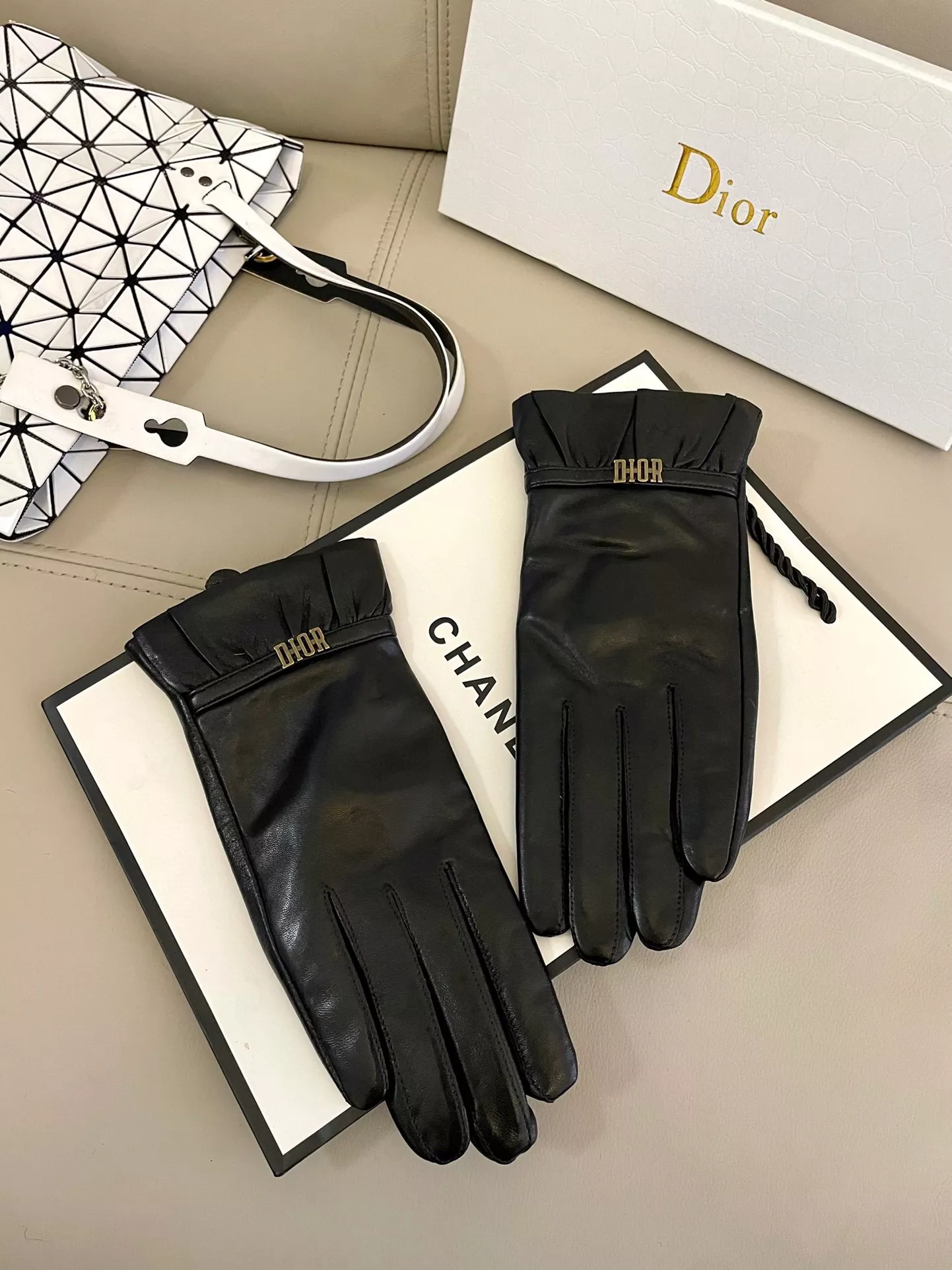Elegant 558 Christian Dior Gloves For Women - Image 3