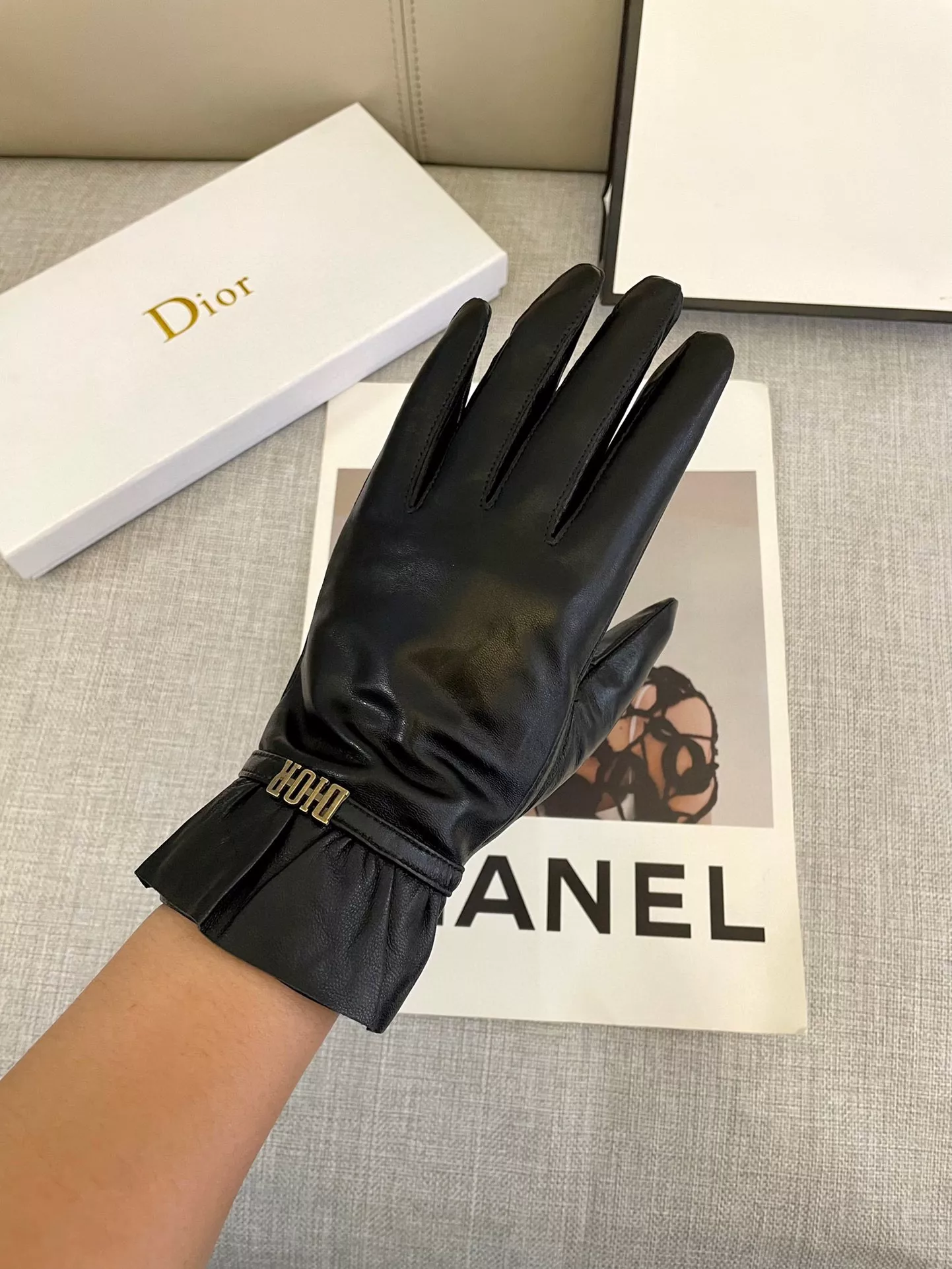 Elegant 558 Christian Dior Gloves For Women - Image 6