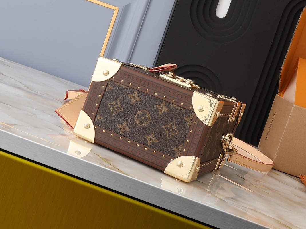 Elegant 817 Louis Vuitton AAA Quality Handbags For Women - Image 4