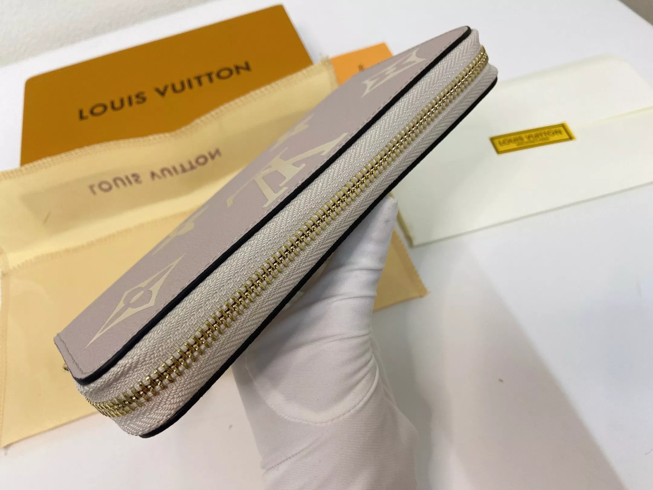 Elegant 8678 Louis Vuitton LV Wallets - Image 3