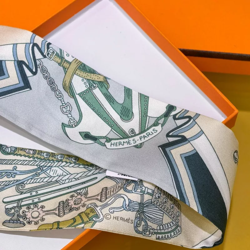 EyeCatching 4691 Hermes Silk Scarf - Image 4