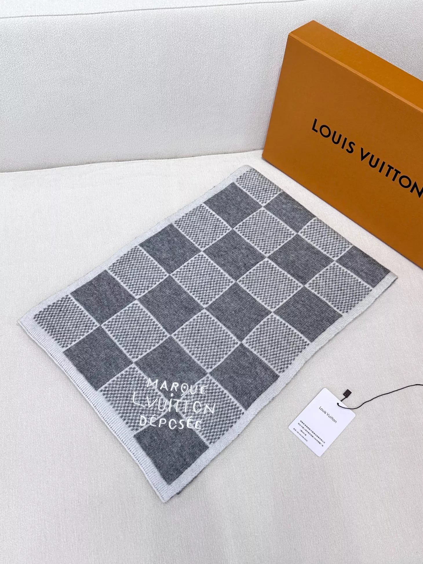 EyeCatching 7190 Louis Vuitton Scarf For Unisex - Image 3