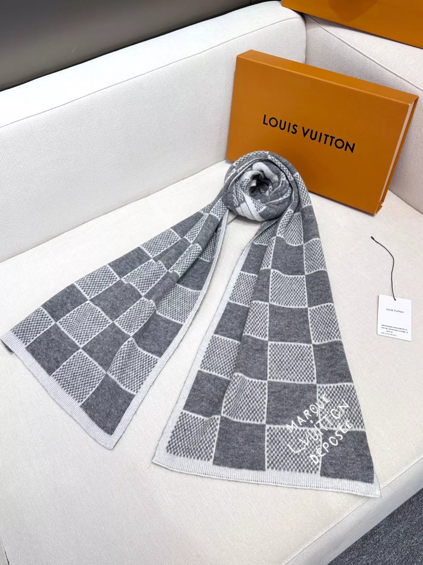 EyeCatching 7190 Louis Vuitton Scarf For Unisex - Image 4