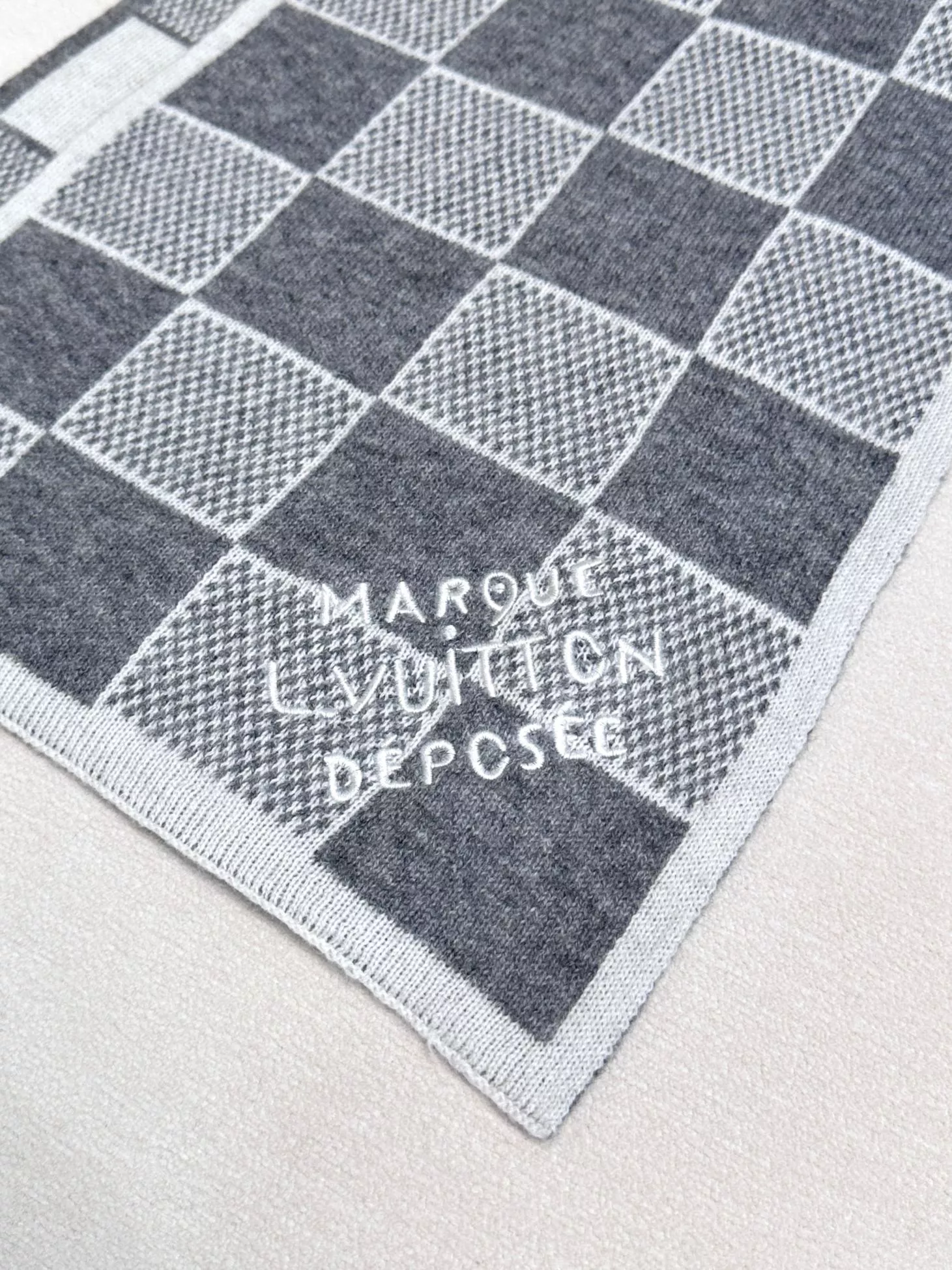EyeCatching 7190 Louis Vuitton Scarf For Unisex - Image 5
