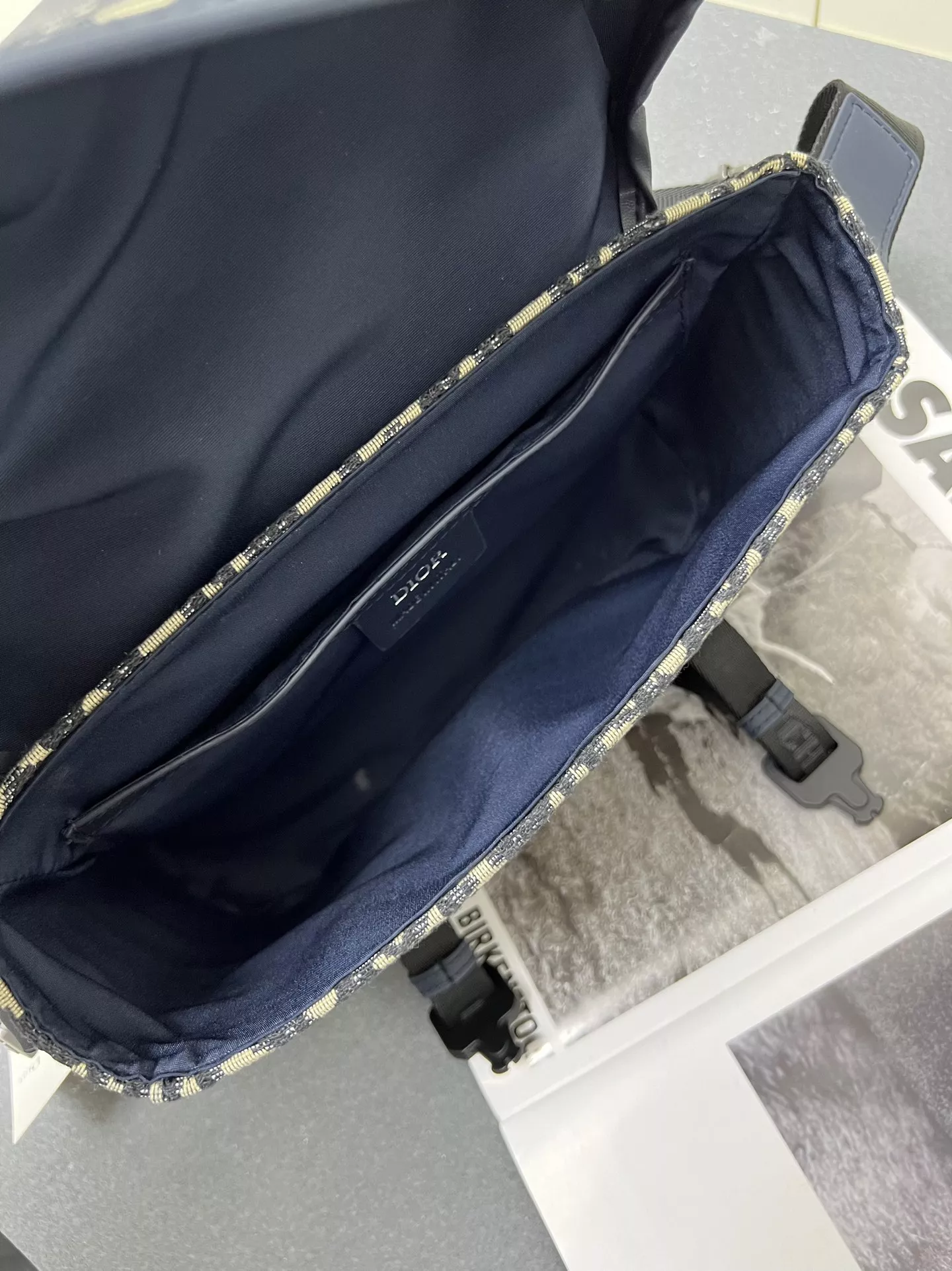 Fashionable 8552 Christian Dior AAA Man Messenger Bags - Image 8