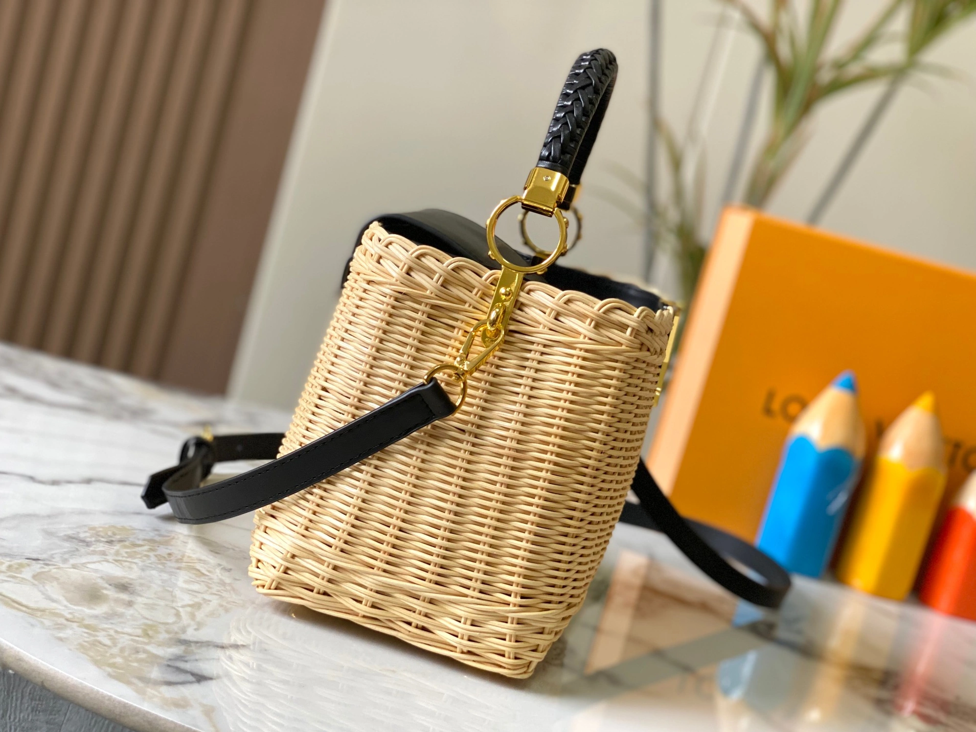 Fashionable 8921 Louis Vuitton AAA Quality Messenger Bags For Women