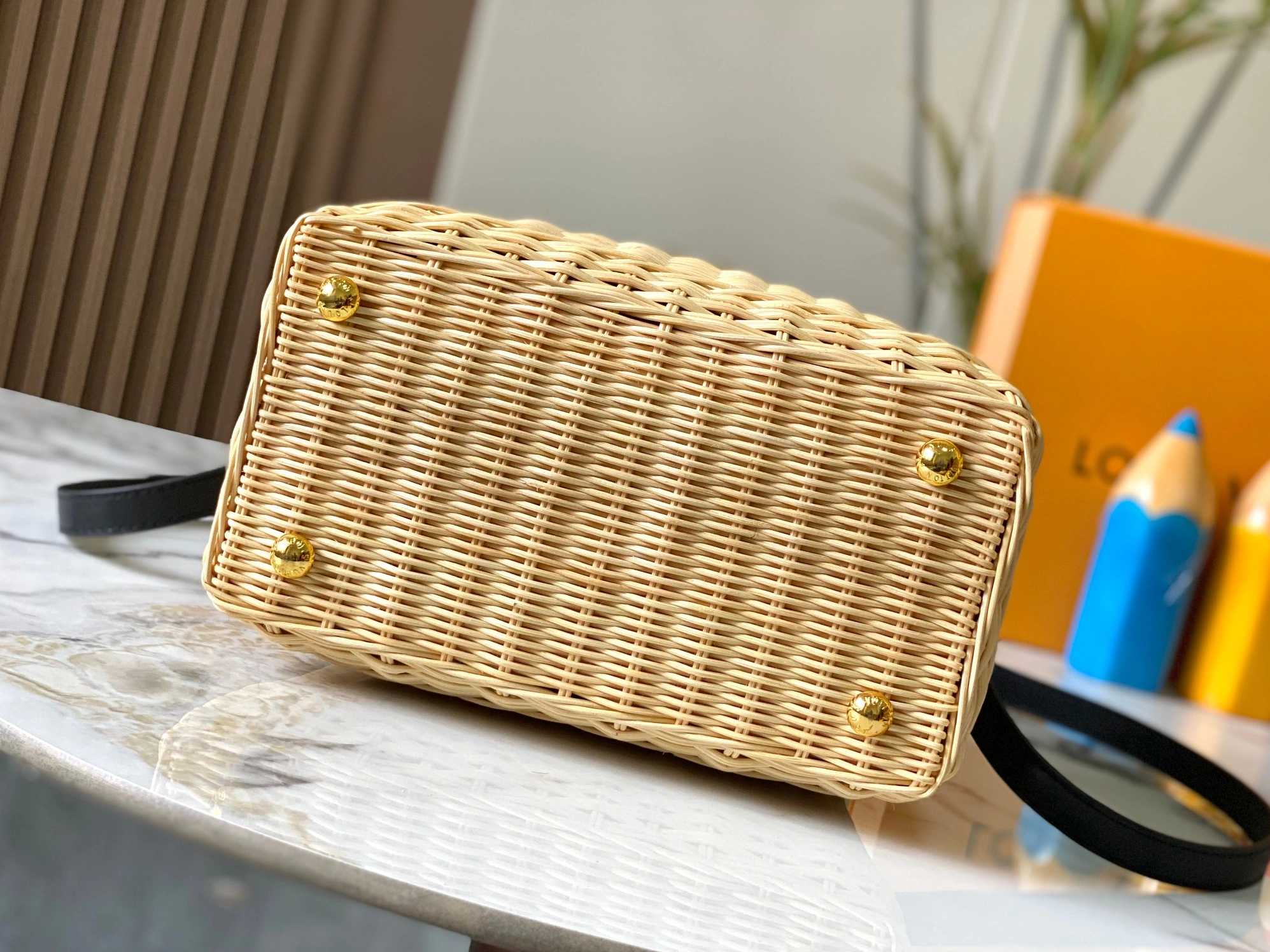 Fashionable 8921 Louis Vuitton AAA Quality Messenger Bags For Women - Image 4