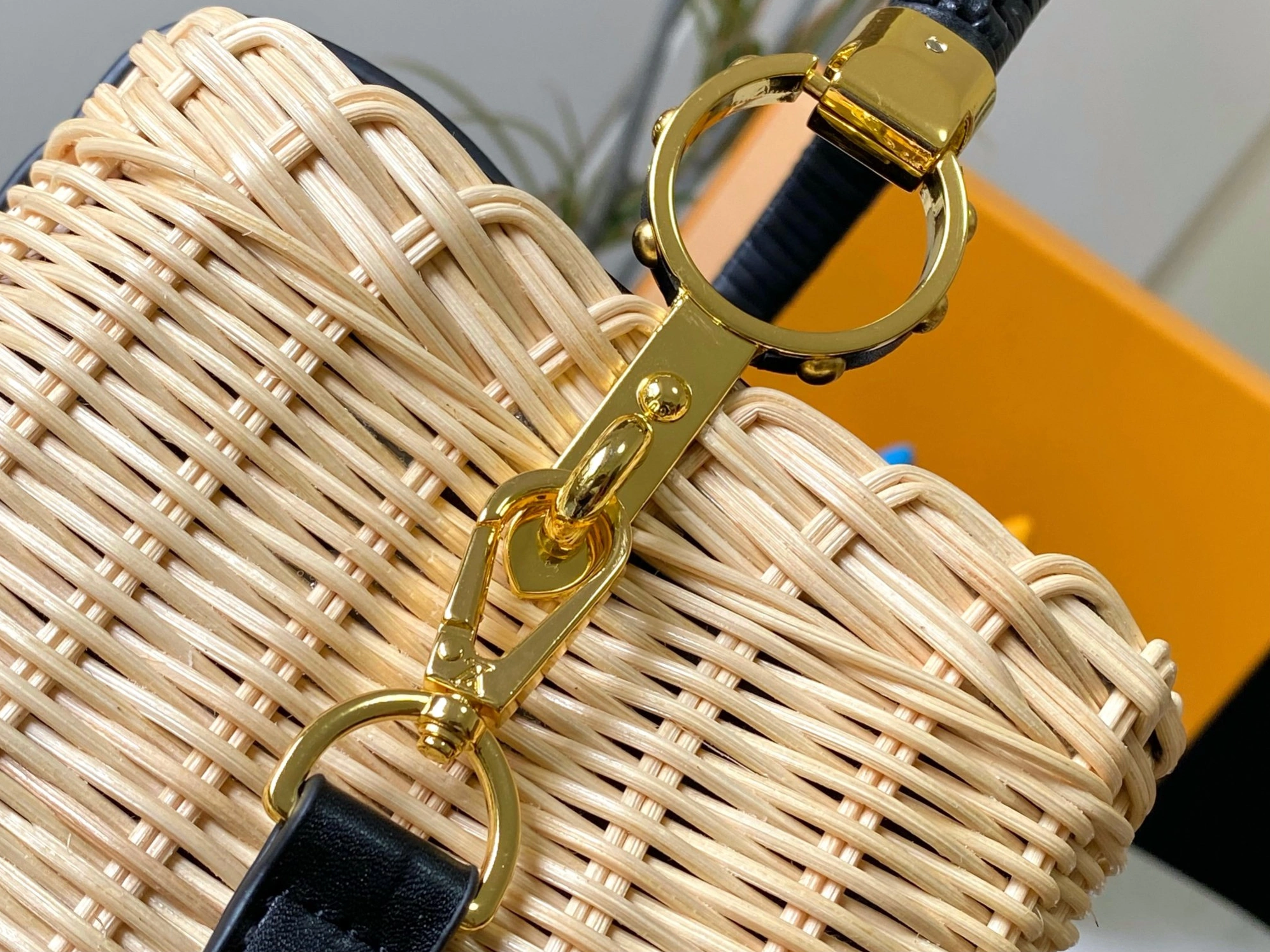 Fashionable 8921 Louis Vuitton AAA Quality Messenger Bags For Women - Image 6