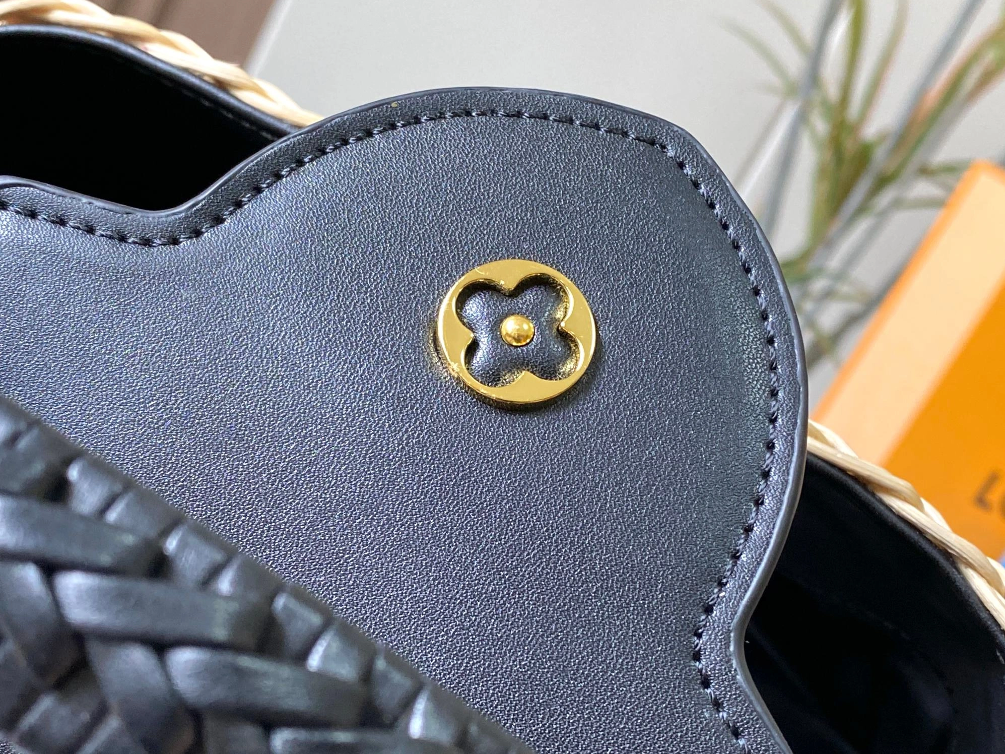 Fashionable 8921 Louis Vuitton AAA Quality Messenger Bags For Women - Image 7