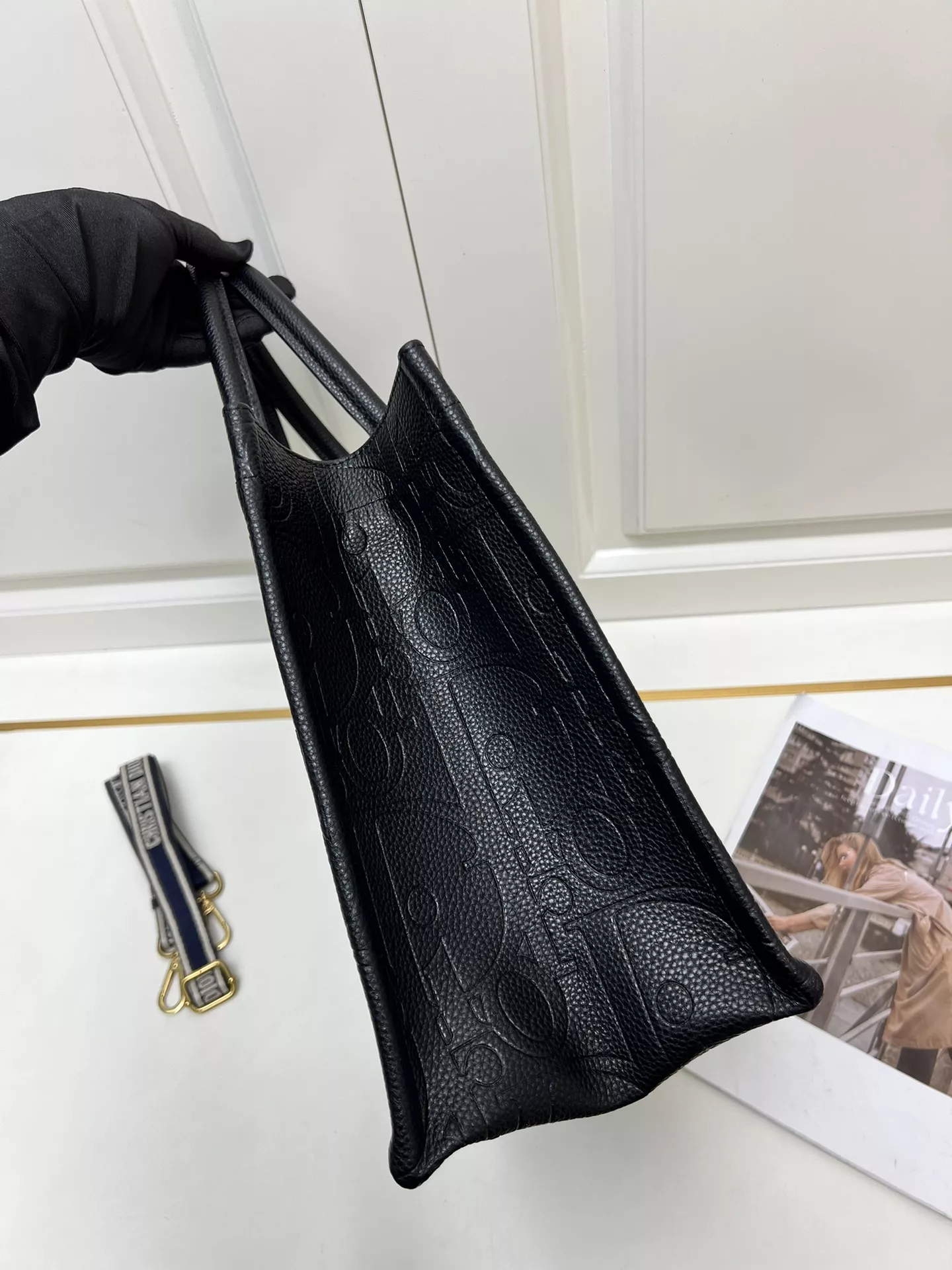 Fashionable 9973 Christian Dior AAA Quality Tote-Handbags For Women - Image 6