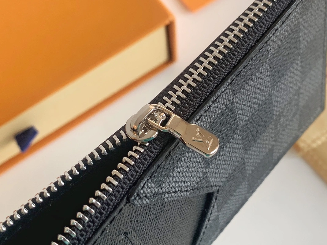 Flexible 1288 Louis Vuitton Card Case For Unisex - Image 5