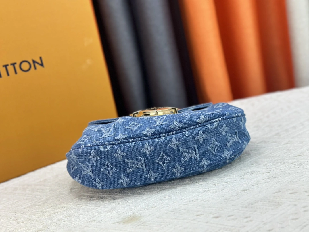 Flexible 1758 Louis Vuitton AAA Quality Shoulder Bags For Women - Image 4