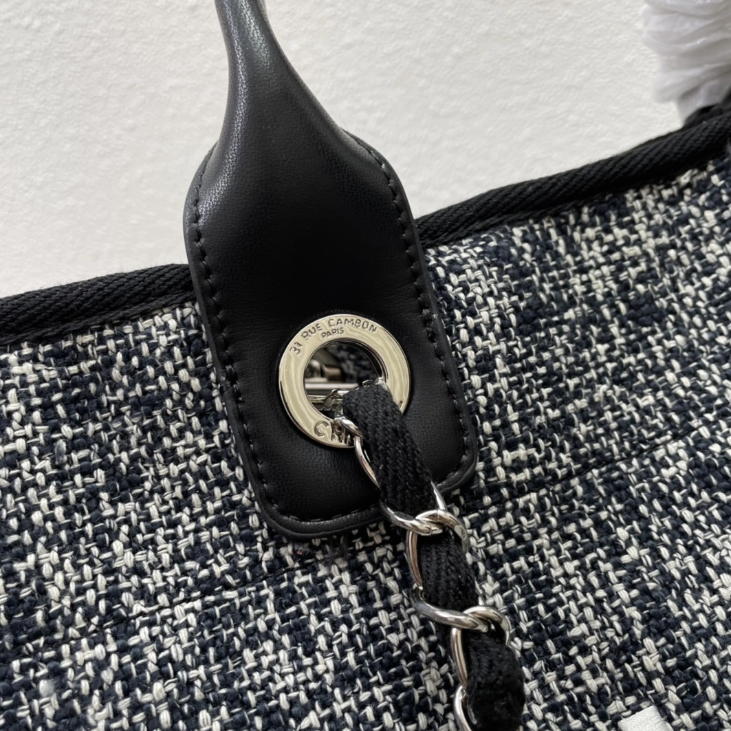 Flexible 6772 Chanel AAA Quality Handbags For Women - Image 6