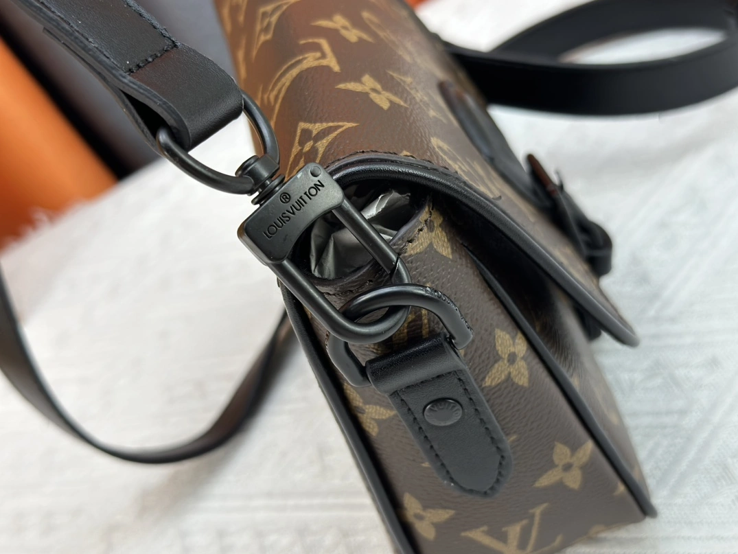 Functional 2359 Louis Vuitton AAA Quality Messenger Bags For Unisex - Image 7