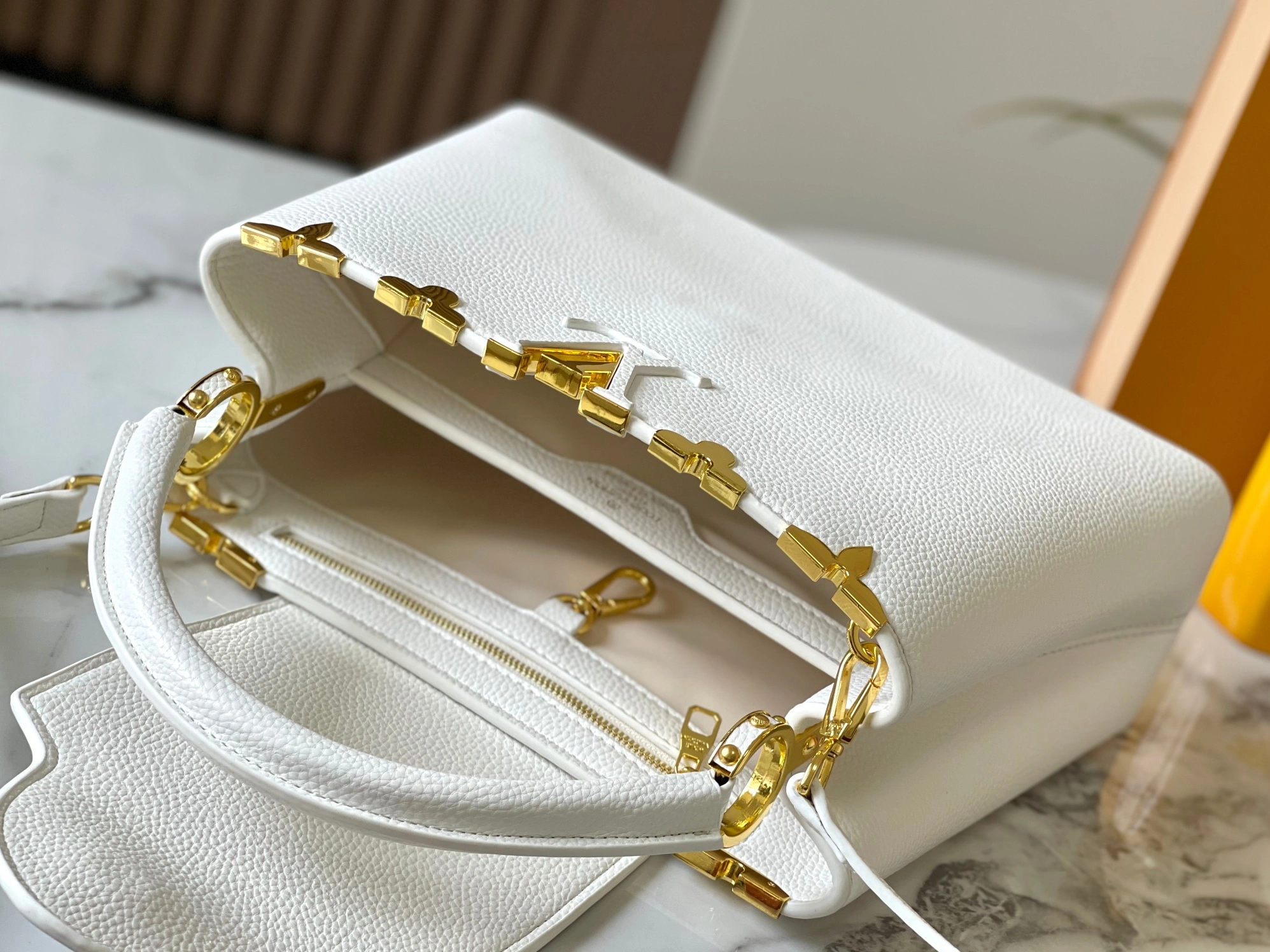 GoodFit 689 Louis Vuitton AAA Quality Messenger Bags For Women - Image 8