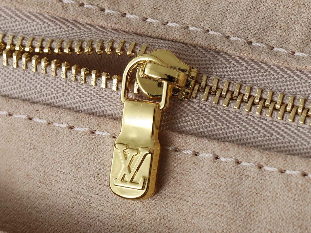 GoodFit 7490 Louis Vuitton AAA Quality Shoulder Bags For Women - Image 7