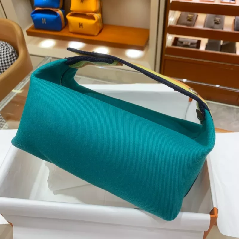 Hermes AAA Quality Handbags For Women Breathable 6717 - Image 3