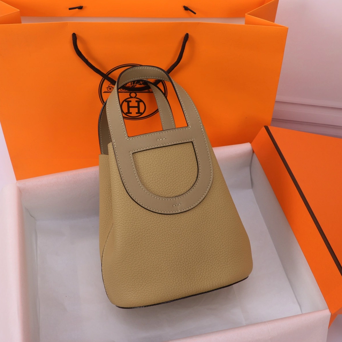 Hermes AAA Quality Handbags In Gold For Women Elegant 7898