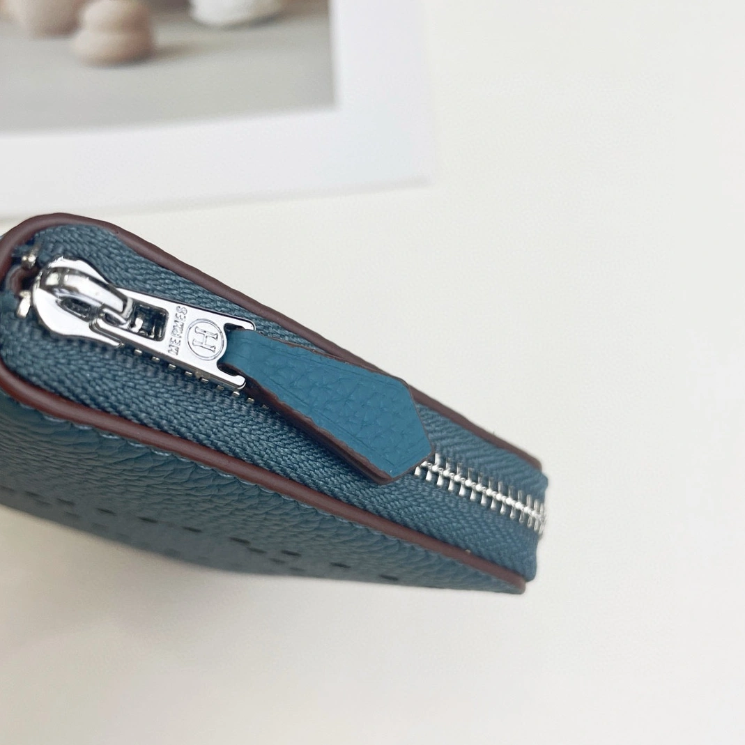 Hermes Card Case For Women Minimalist 2406 - Image 4