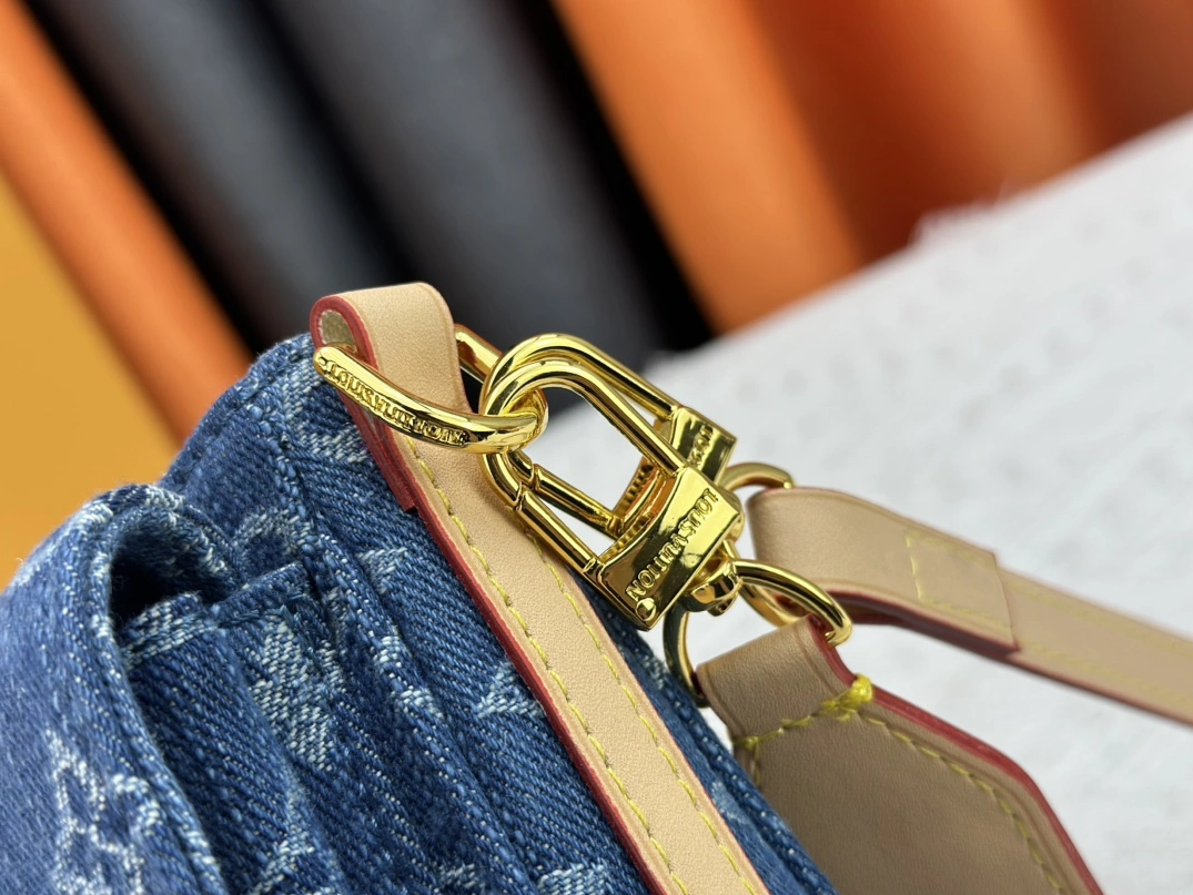 HighQuality 9108 Louis Vuitton AAA Quality Messenger Bags For Unisex - Image 5