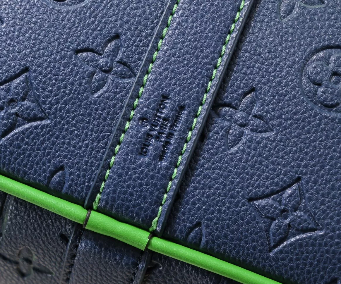 Lightweight 1018 Louis Vuitton Travel Bags - Image 5