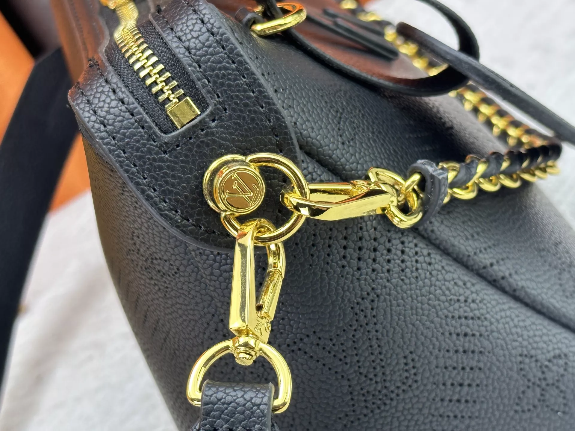 Lightweight 7005 Louis Vuitton AAA Quality Messenger Bags For Women - Image 6