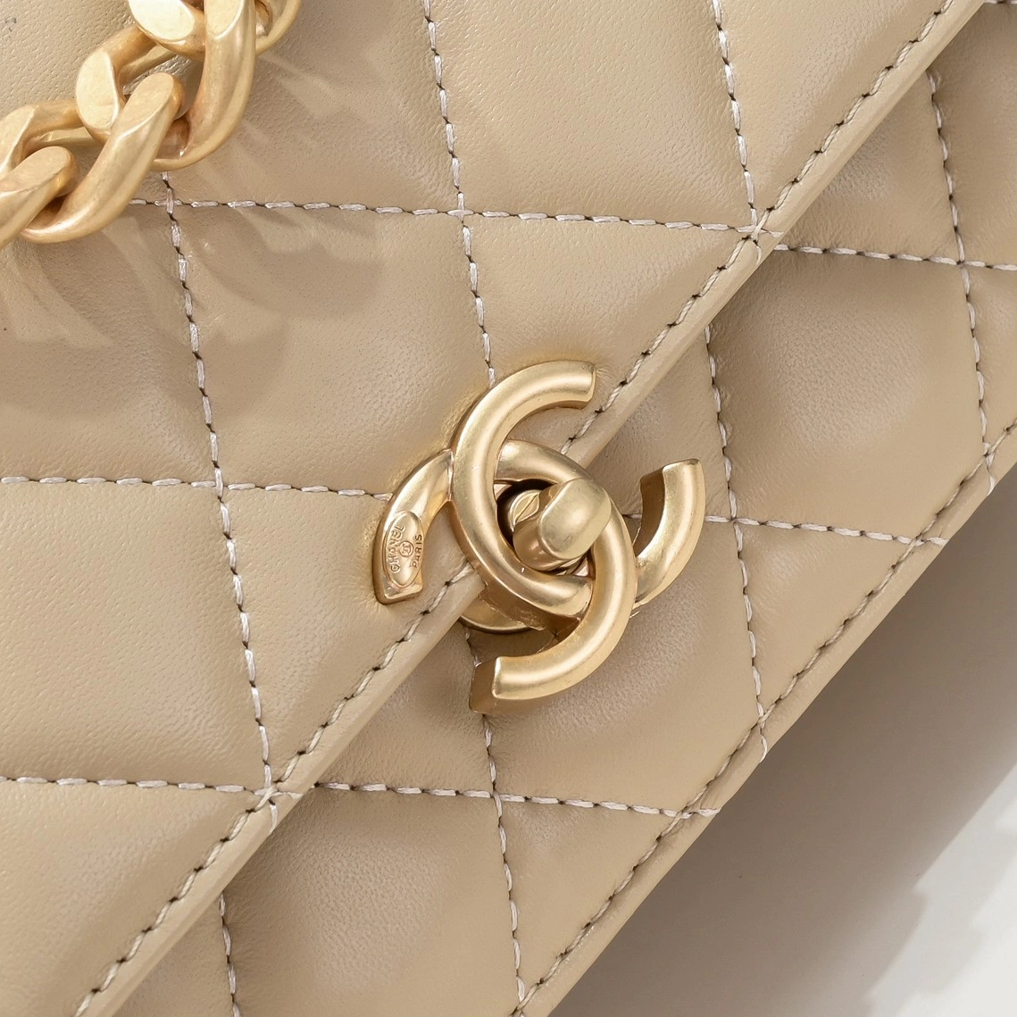 Lightweight 7536 Chanel AAA Quality Messenger Bags For Women - Image 6