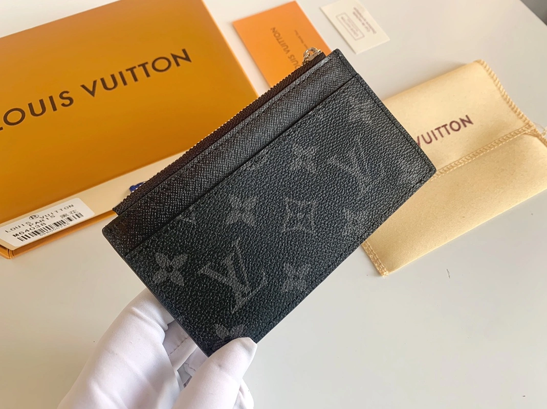 Lightweight 901 Louis Vuitton Card Case For Unisex - Image 3