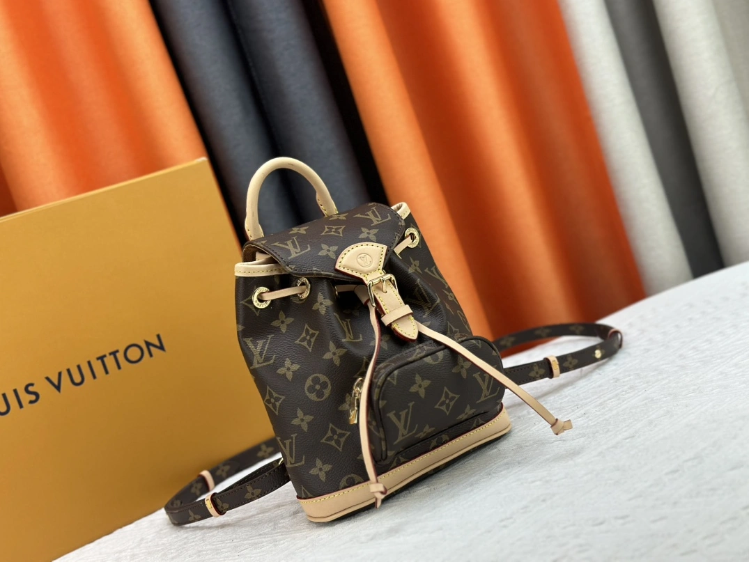 Louis Vuitton AAA Quality Backpacks For Women Trendsetting 6003