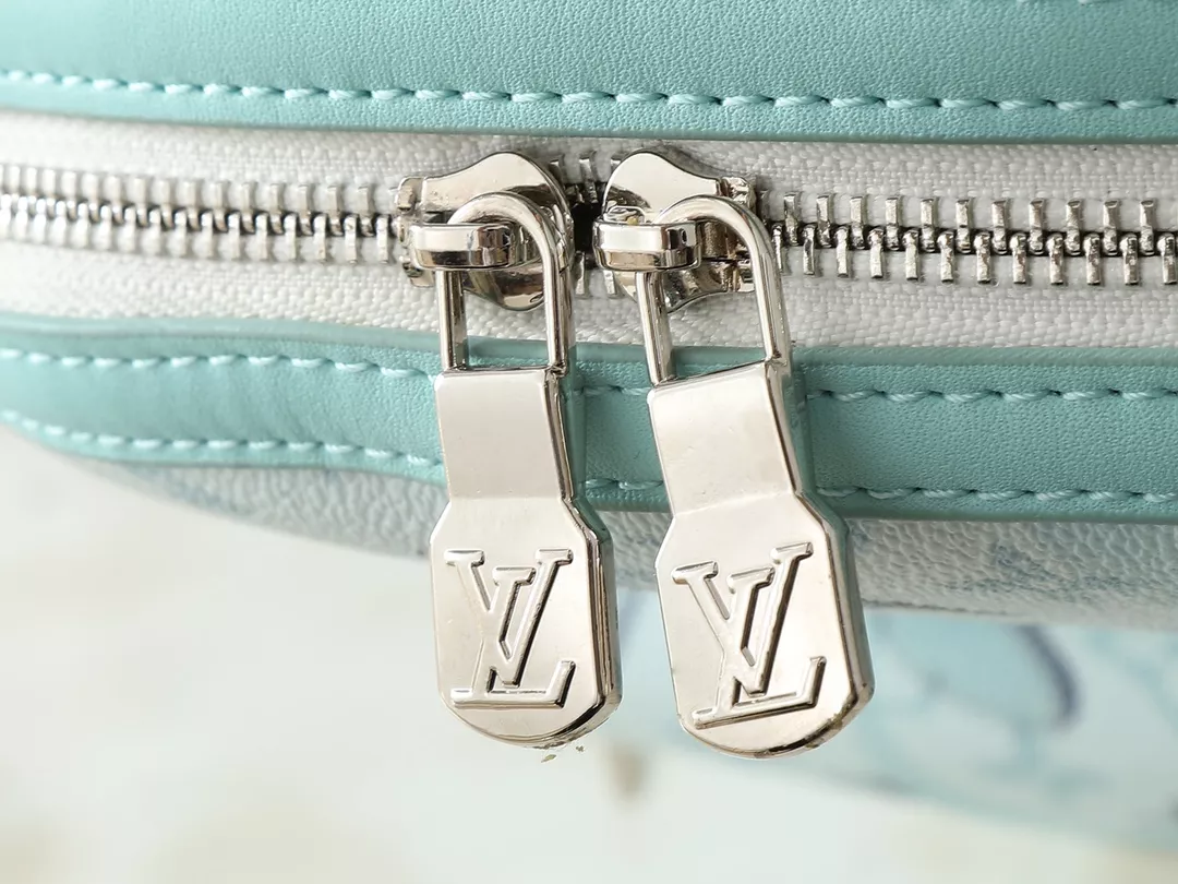 Louis Vuitton AAA Quality Backpacks For Women Unique 9042 - Image 7