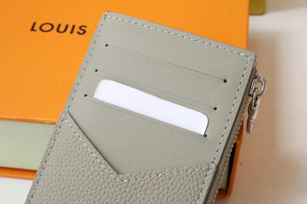 Louis Vuitton AAA Quality Card Case AllSeason 6581 - Image 3