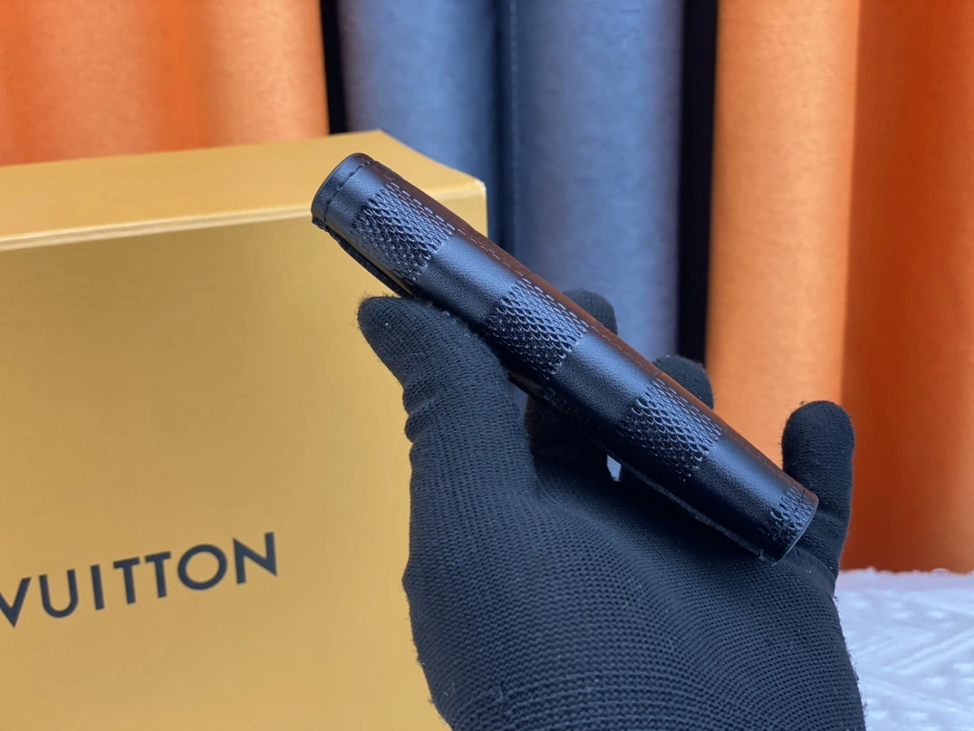 Louis Vuitton AAA Quality Card Case For Unisex Versatile 8152 - Image 4