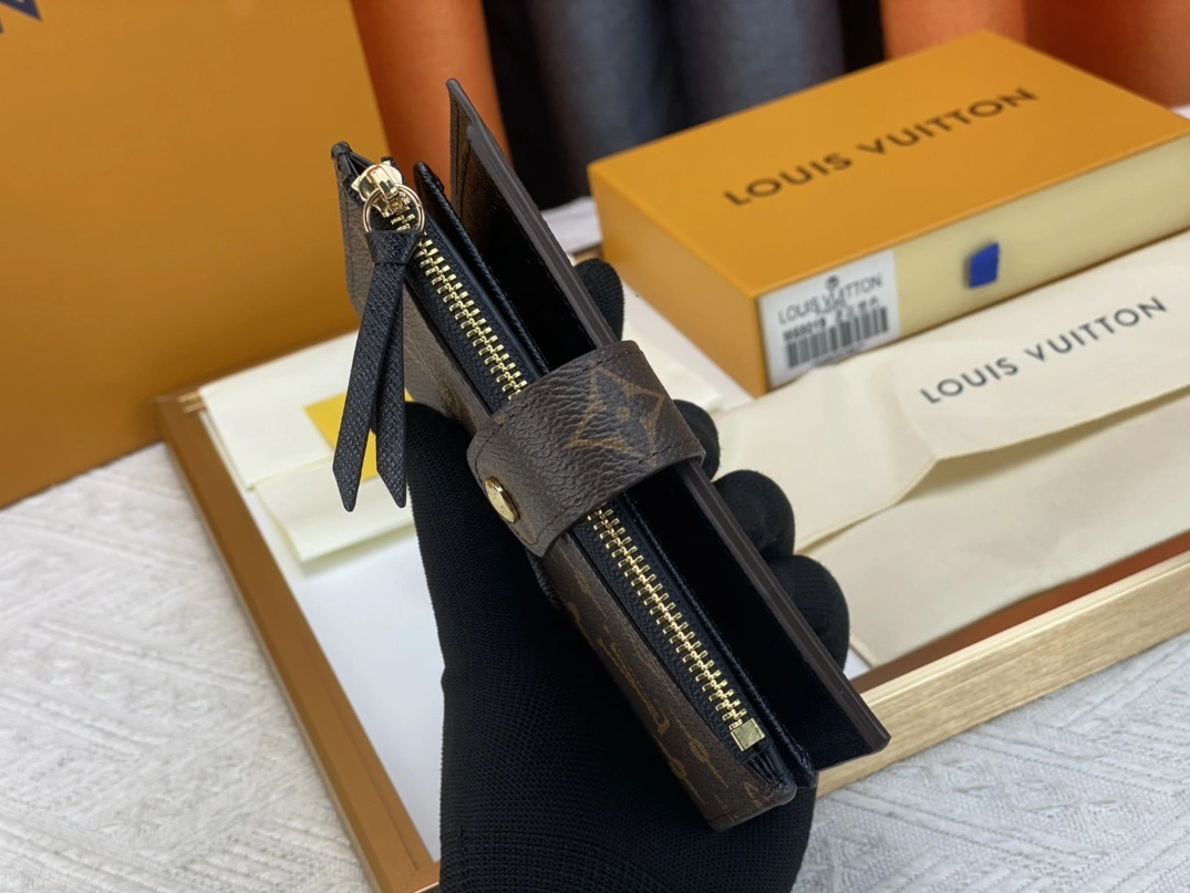 Louis Vuitton AAA Quality Card Case For Women Bold 5848 - Image 3