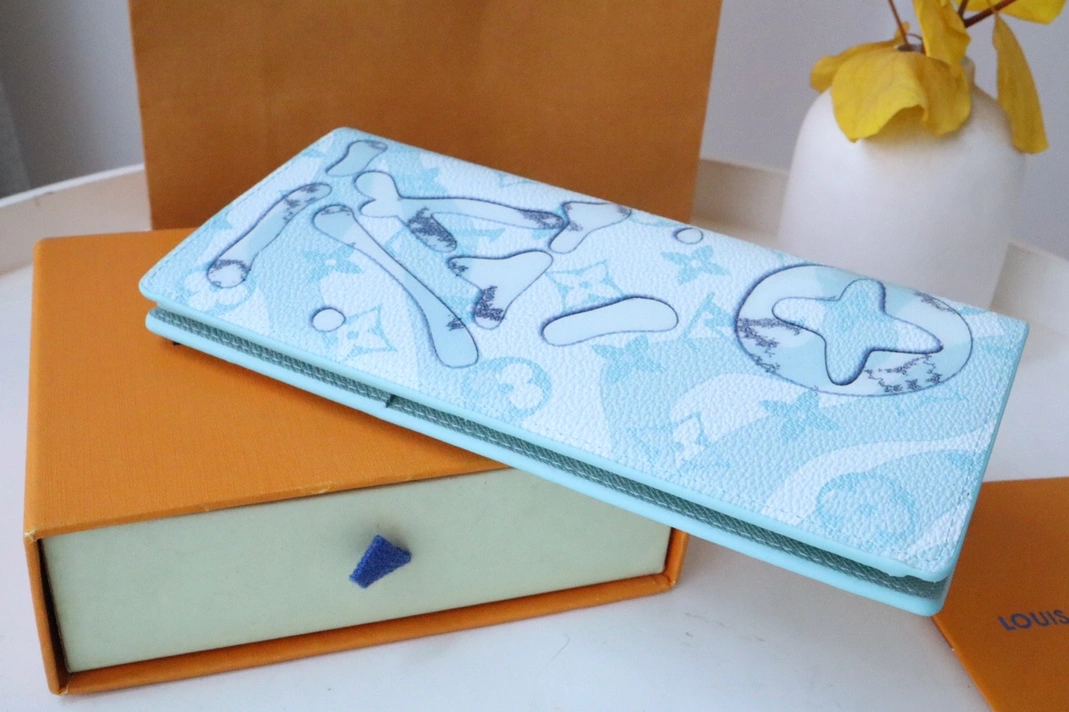 Louis Vuitton AAA Quality Card Case Practical 2185 - Image 3