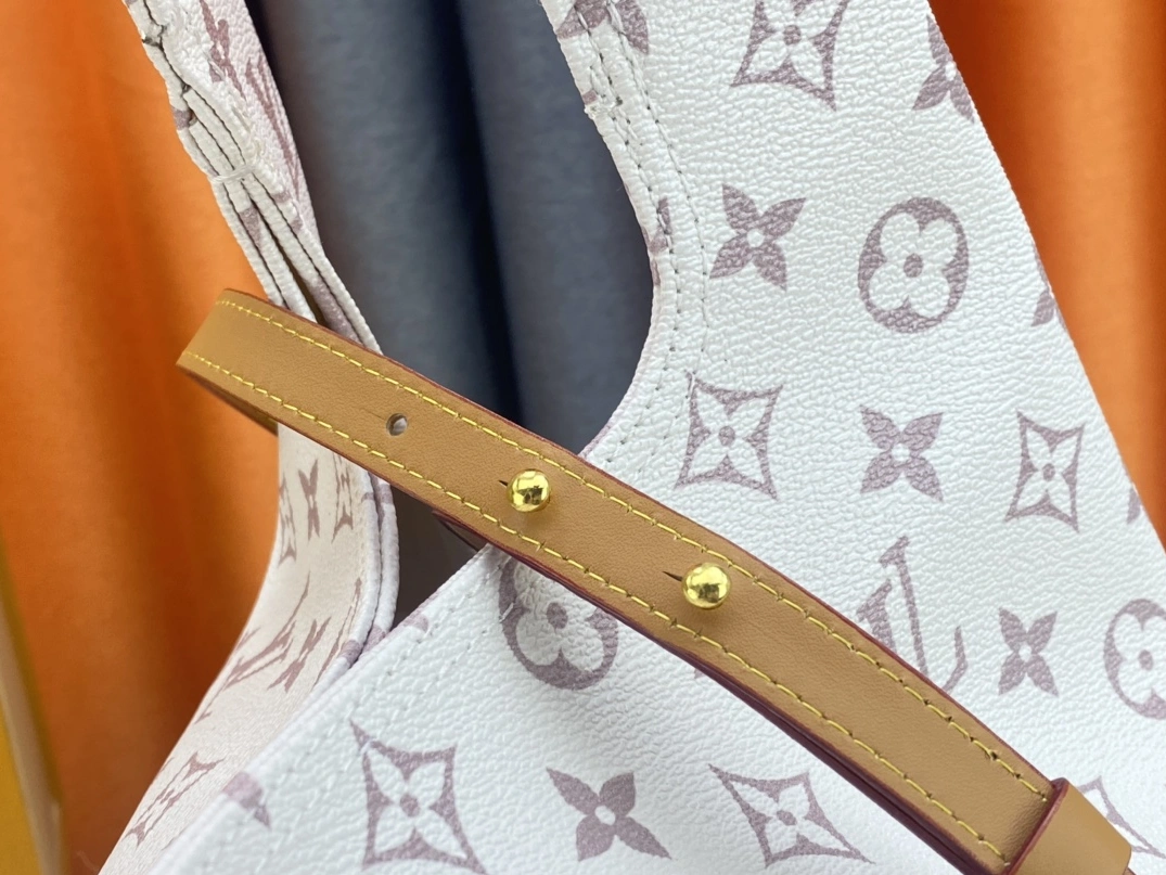 Louis Vuitton AAA Quality Handbags For Women EyeCatching 8237 - Image 7