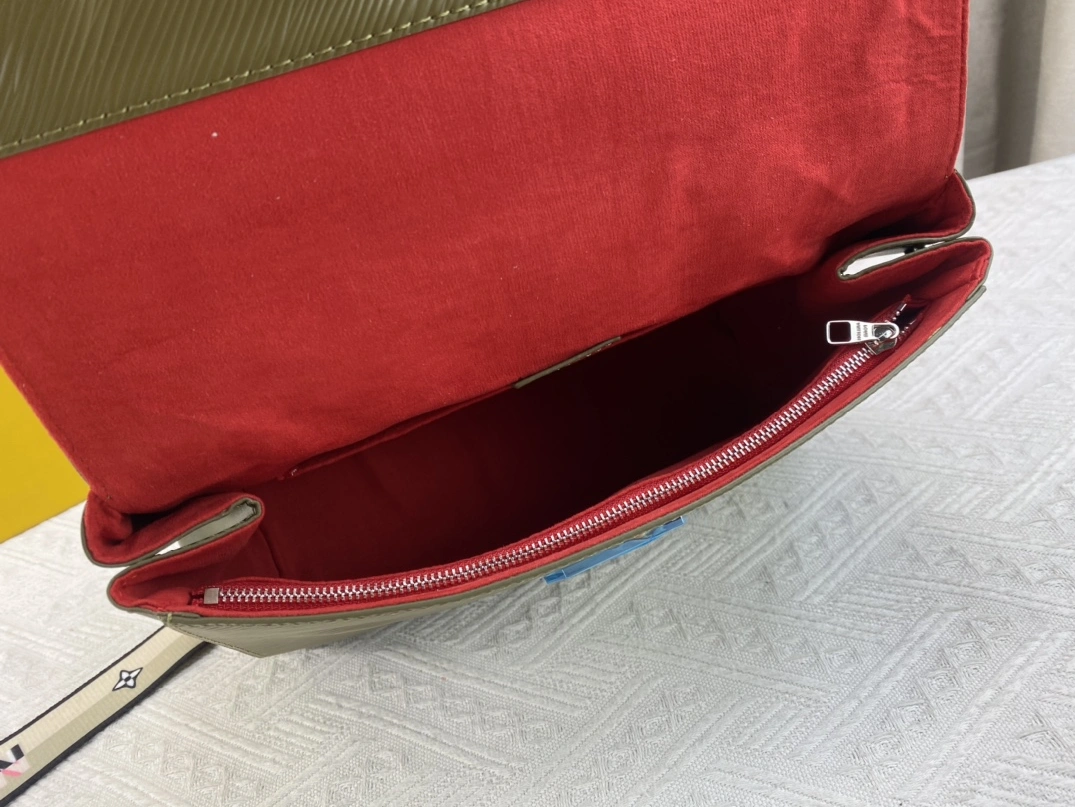 Louis Vuitton AAA Quality Handbags For Women Sleek 8697 - Image 7